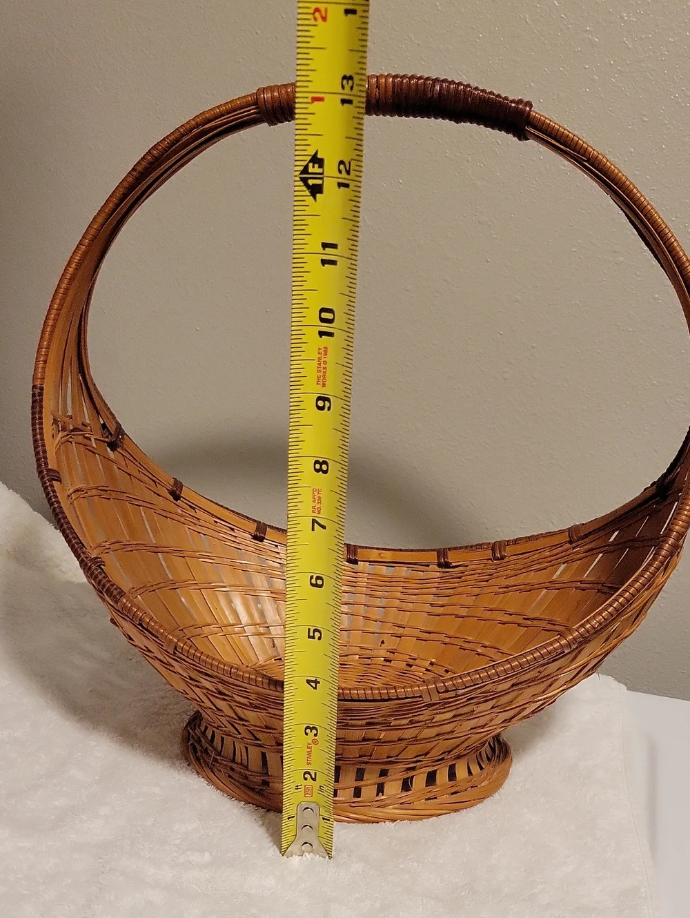 Vintage Woven Decorative Wicker Rattan Boat Shaped Basket & Handle Honey Brown.